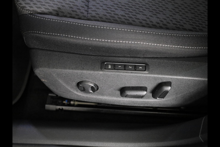 Škoda Octavia Combi 1.0 e-TSI Business Edition Plus 110 pk Automaat (DSG) | Navigatie | Panoramadak | Elektr. trekhaak | Parkeersensoren | Achteruitrijcamera | Autom. airco (3 zones) |