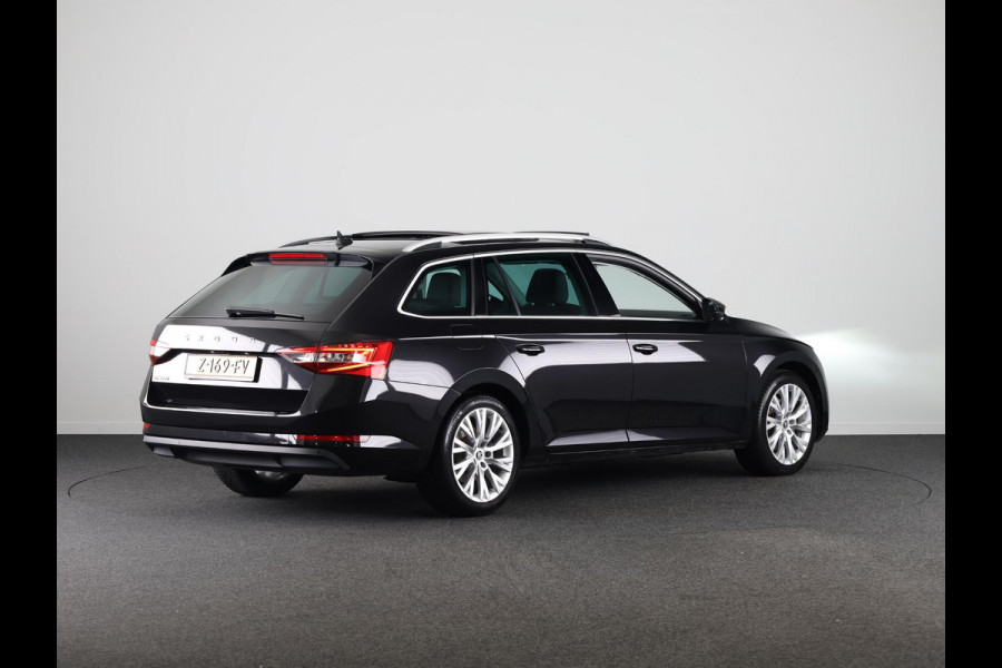 Škoda Superb Combi 1.5 TSI ACT Sportline Business 150 pk Automaat (DSG) | Private lease vanaf 699,-- | Verlengde garantie | Navigatie | Panoramadak | Elektr. trekhaak | Parkeersensoren | Achteruitrijcamera |