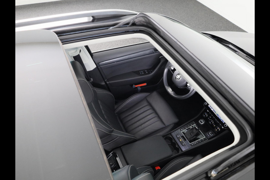 Škoda Superb Combi 1.5 TSI ACT Sportline Business 150 pk Automaat (DSG) | Private lease vanaf 699,-- | Verlengde garantie | Navigatie | Panoramadak | Elektr. trekhaak | Parkeersensoren | Achteruitrijcamera |