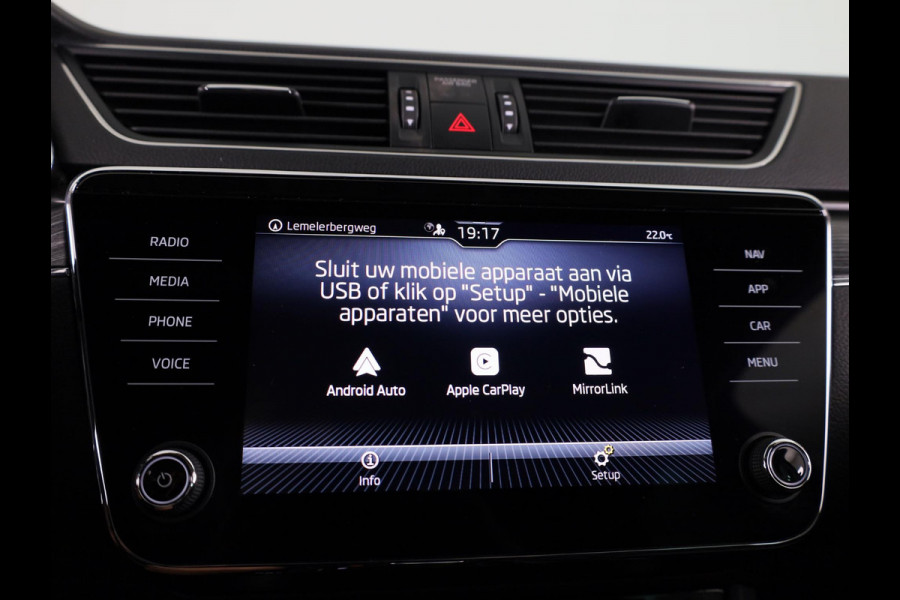 Škoda Superb Combi 1.5 TSI ACT Sportline Business 150 pk Automaat (DSG) | Private lease vanaf 699,-- | Verlengde garantie | Navigatie | Panoramadak | Elektr. trekhaak | Parkeersensoren | Achteruitrijcamera |
