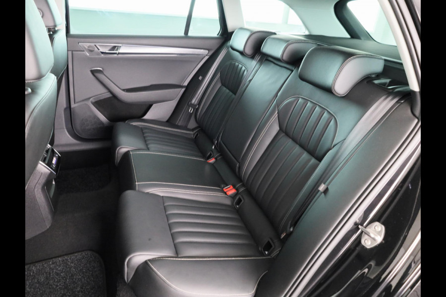 Škoda Superb Combi 1.5 TSI ACT Sportline Business 150 pk Automaat (DSG) | Private lease vanaf 699,-- | Verlengde garantie | Navigatie | Panoramadak | Elektr. trekhaak | Parkeersensoren | Achteruitrijcamera |