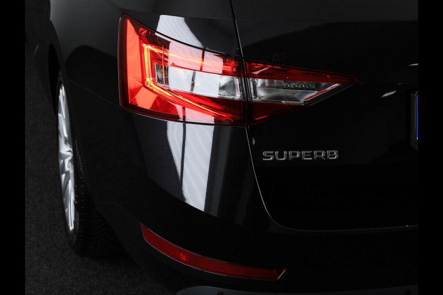 Škoda Superb Combi 1.5 TSI ACT Sportline Business 150 pk Automaat (DSG) | Private lease vanaf 699,-- | Verlengde garantie | Navigatie | Panoramadak | Elektr. trekhaak | Parkeersensoren | Achteruitrijcamera |