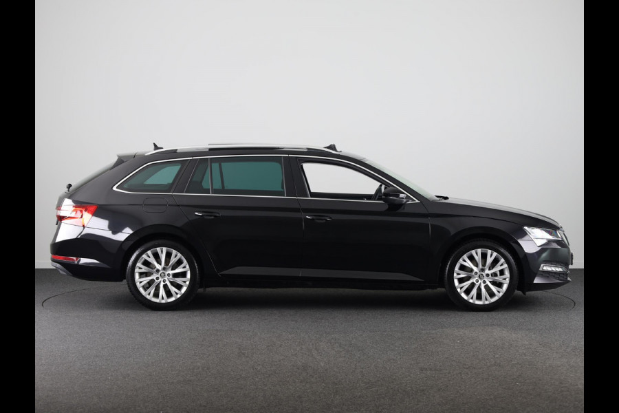 Škoda Superb Combi 1.5 TSI ACT Sportline Business 150 pk Automaat (DSG) | Private lease vanaf 699,-- | Verlengde garantie | Navigatie | Panoramadak | Elektr. trekhaak | Parkeersensoren | Achteruitrijcamera |