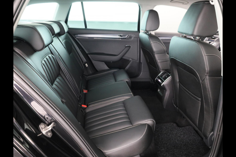 Škoda Superb Combi 1.5 TSI ACT Sportline Business 150 pk Automaat (DSG) | Private lease vanaf 699,-- | Verlengde garantie | Navigatie | Panoramadak | Elektr. trekhaak | Parkeersensoren | Achteruitrijcamera |