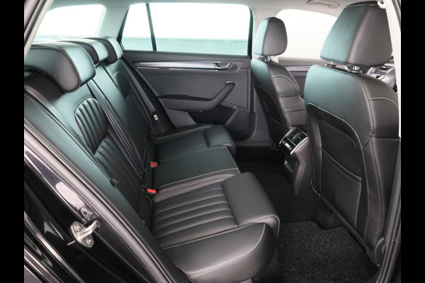 Škoda Superb Combi 1.5 TSI ACT Sportline Business 150 pk Automaat (DSG) | Private lease vanaf 699,-- | Verlengde garantie | Navigatie | Panoramadak | Elektr. trekhaak | Parkeersensoren | Achteruitrijcamera |