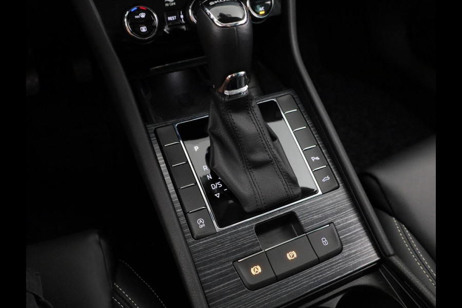 Škoda Superb Combi 1.5 TSI ACT Sportline Business 150 pk Automaat (DSG) | Private lease vanaf 699,-- | Verlengde garantie | Navigatie | Panoramadak | Elektr. trekhaak | Parkeersensoren | Achteruitrijcamera |