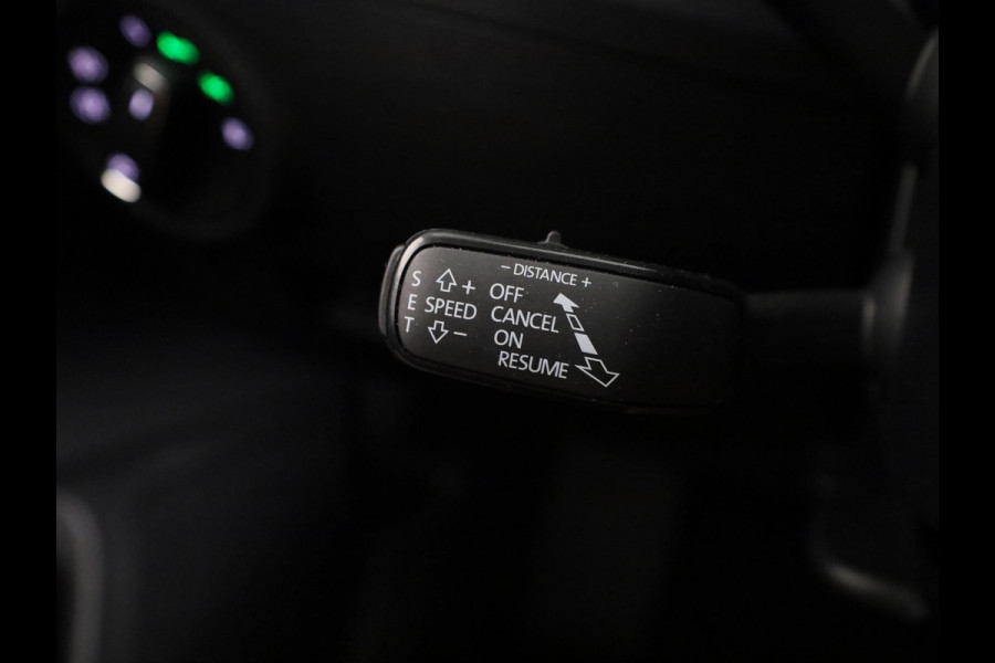 Škoda Superb Combi 1.5 TSI ACT Sportline Business 150 pk Automaat (DSG) | Private lease vanaf 699,-- | Verlengde garantie | Navigatie | Panoramadak | Elektr. trekhaak | Parkeersensoren | Achteruitrijcamera |