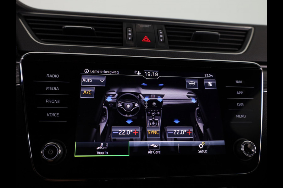 Škoda Superb Combi 1.5 TSI ACT Sportline Business 150 pk Automaat (DSG) | Private lease vanaf 699,-- | Verlengde garantie | Navigatie | Panoramadak | Elektr. trekhaak | Parkeersensoren | Achteruitrijcamera |