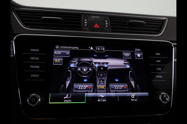Škoda Superb Combi 1.5 TSI ACT Sportline Business 150 pk Automaat (DSG) | Private lease vanaf 699,-- | Verlengde garantie | Navigatie | Panoramadak | Elektr. trekhaak | Parkeersensoren | Achteruitrijcamera |
