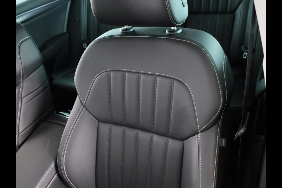 Škoda Superb Combi 1.5 TSI ACT Sportline Business 150 pk Automaat (DSG) | Private lease vanaf 699,-- | Verlengde garantie | Navigatie | Panoramadak | Elektr. trekhaak | Parkeersensoren | Achteruitrijcamera |