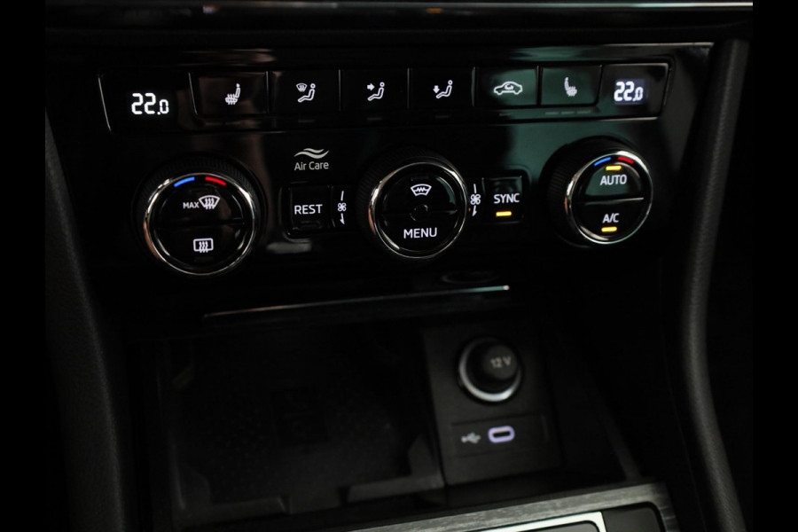 Škoda Superb Combi 1.5 TSI ACT Sportline Business 150 pk Automaat (DSG) | Private lease vanaf 699,-- | Verlengde garantie | Navigatie | Panoramadak | Elektr. trekhaak | Parkeersensoren | Achteruitrijcamera |