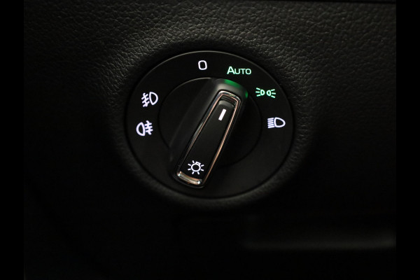 Škoda Superb Combi 1.5 TSI ACT Sportline Business 150 pk Automaat (DSG) | Private lease vanaf 699,-- | Verlengde garantie | Navigatie | Panoramadak | Elektr. trekhaak | Parkeersensoren | Achteruitrijcamera |