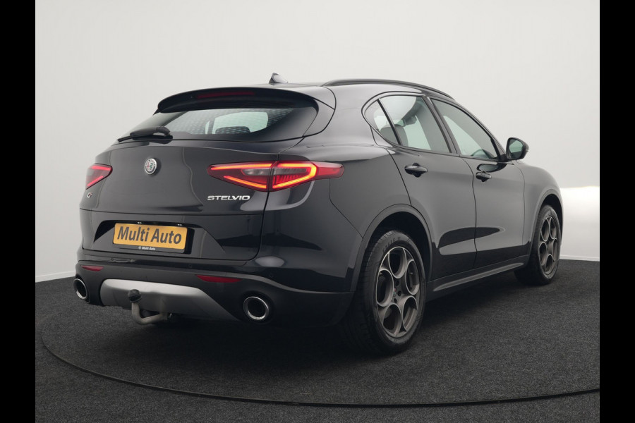 Alfa Romeo Stelvio 2.0 T AWD Super Q4 Automaat 200pk Dealer O.H | Trekhaak Afneembaar | Adaptive Cruise | Camera | Blis | Lederen Sportstoelen Memory & Verwarmd | Navigatie | DAB |