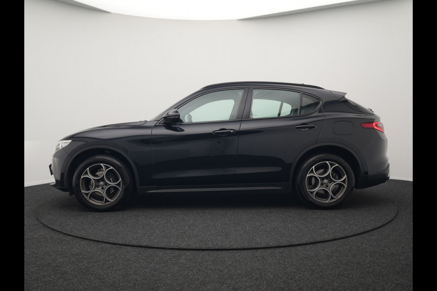 Alfa Romeo Stelvio 2.0 T AWD Super Q4 Automaat 200pk Dealer O.H | Trekhaak Afneembaar | Adaptive Cruise | Camera | Blis | Lederen Sportstoelen Memory & Verwarmd | Navigatie | DAB |