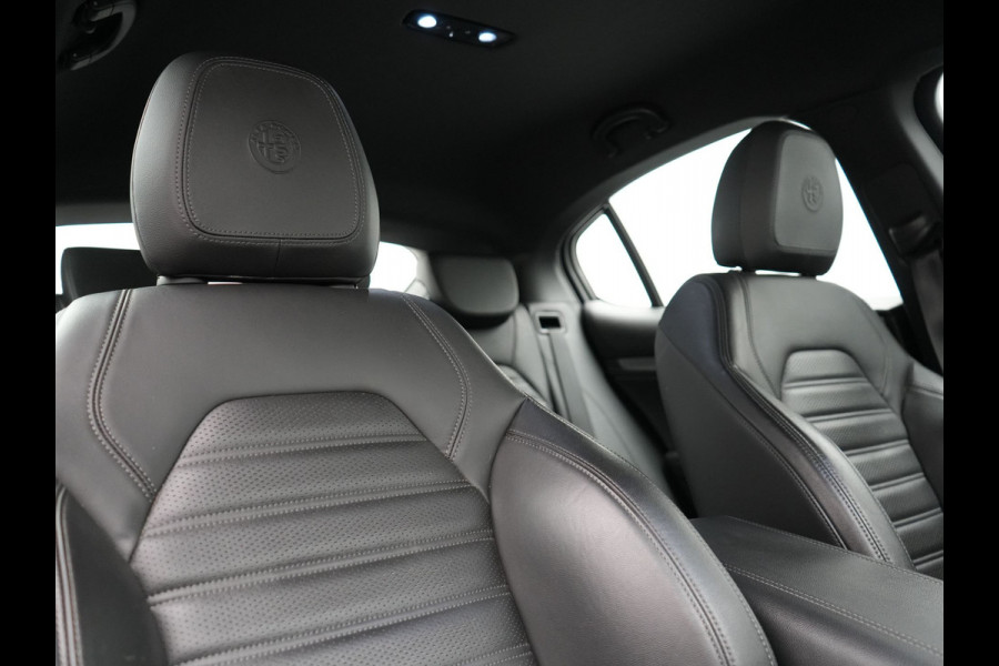 Alfa Romeo Stelvio 2.0 T AWD Super Q4 Automaat 200pk Dealer O.H | Trekhaak Afneembaar | Adaptive Cruise | Camera | Blis | Lederen Sportstoelen Memory & Verwarmd | Navigatie | DAB |