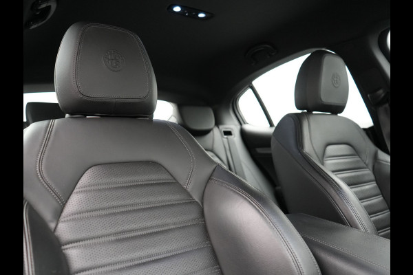Alfa Romeo Stelvio 2.0 T AWD Super Q4 Automaat 200pk Dealer O.H | Trekhaak Afneembaar | Adaptive Cruise | Camera | Blis | Lederen Sportstoelen Memory & Verwarmd | Navigatie | DAB |