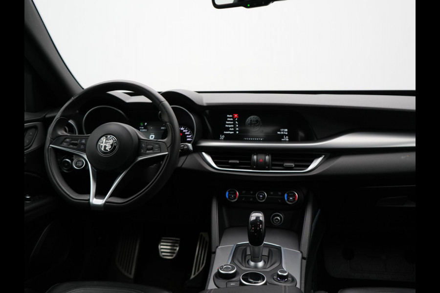 Alfa Romeo Stelvio 2.0 T AWD Super Q4 Automaat 200pk Dealer O.H | Trekhaak Afneembaar | Adaptive Cruise | Camera | Blis | Lederen Sportstoelen Memory & Verwarmd | Navigatie | DAB |