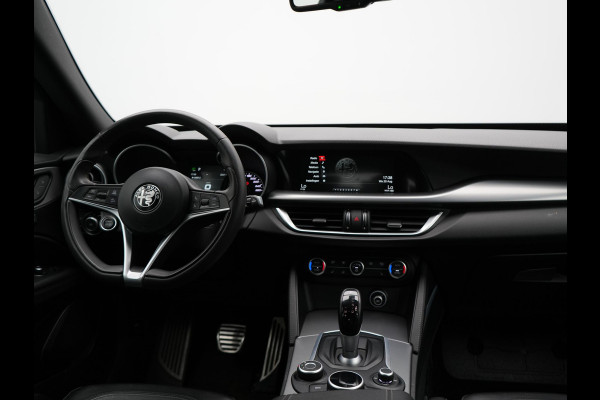 Alfa Romeo Stelvio 2.0 T AWD Super Q4 Automaat 200pk Dealer O.H | Trekhaak Afneembaar | Adaptive Cruise | Camera | Blis | Lederen Sportstoelen Memory & Verwarmd | Navigatie | DAB |