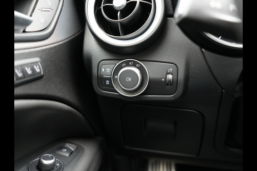 Alfa Romeo Stelvio 2.0 T AWD Super Q4 Automaat 200pk Dealer O.H | Trekhaak Afneembaar | Adaptive Cruise | Camera | Blis | Lederen Sportstoelen Memory & Verwarmd | Navigatie | DAB |