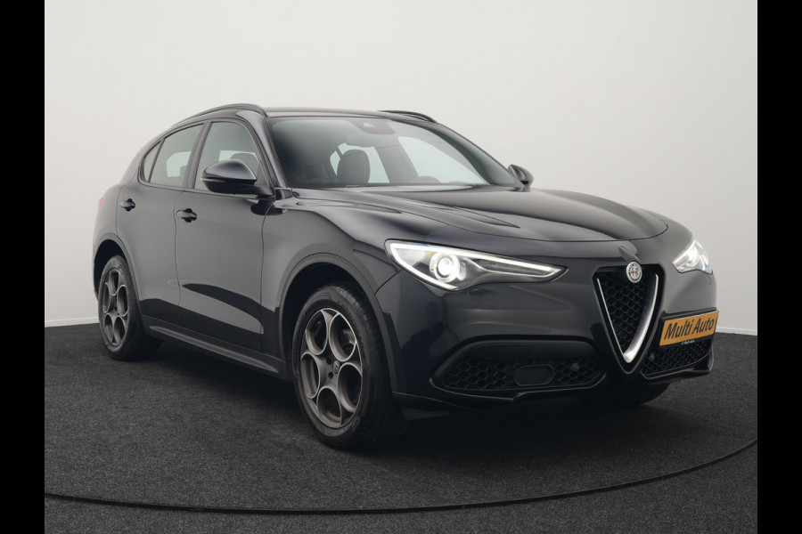 Alfa Romeo Stelvio 2.0 T AWD Super Q4 Automaat 200pk Dealer O.H | Trekhaak Afneembaar | Adaptive Cruise | Camera | Blis | Lederen Sportstoelen Memory & Verwarmd | Navigatie | DAB |