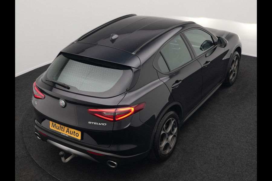 Alfa Romeo Stelvio 2.0 T AWD Super Q4 Automaat 200pk Dealer O.H | Trekhaak Afneembaar | Adaptive Cruise | Camera | Blis | Lederen Sportstoelen Memory & Verwarmd | Navigatie | DAB |
