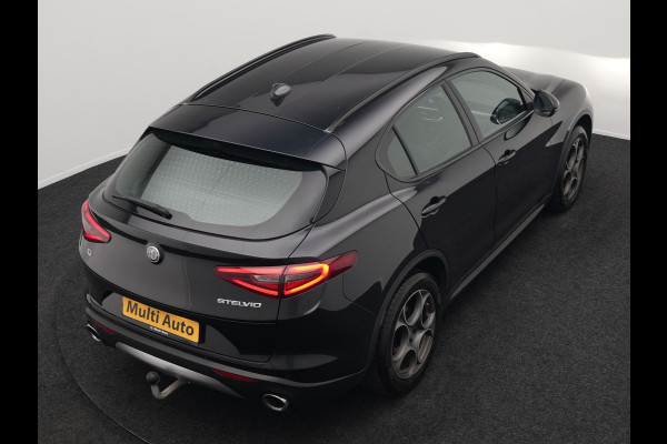 Alfa Romeo Stelvio 2.0 T AWD Super Q4 Automaat 200pk Dealer O.H | Trekhaak Afneembaar | Adaptive Cruise | Camera | Blis | Lederen Sportstoelen Memory & Verwarmd | Navigatie | DAB |