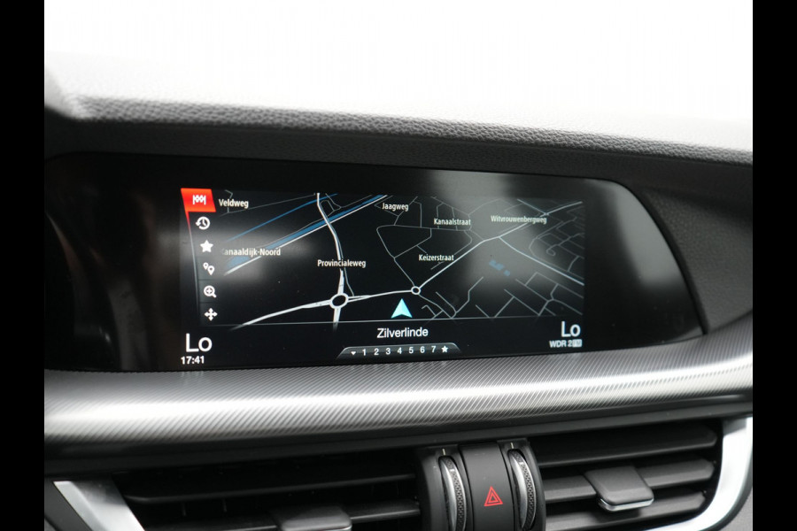 Alfa Romeo Stelvio 2.0 T AWD Super Q4 Automaat 200pk Dealer O.H | Trekhaak Afneembaar | Adaptive Cruise | Camera | Blis | Lederen Sportstoelen Memory & Verwarmd | Navigatie | DAB |