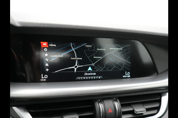 Alfa Romeo Stelvio 2.0 T AWD Super Q4 Automaat 200pk Dealer O.H | Trekhaak Afneembaar | Adaptive Cruise | Camera | Blis | Lederen Sportstoelen Memory & Verwarmd | Navigatie | DAB |