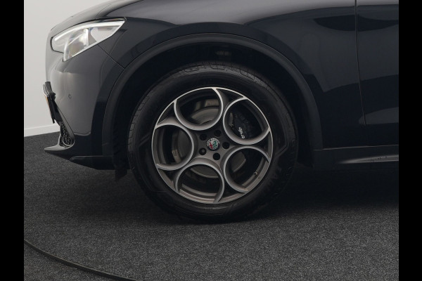 Alfa Romeo Stelvio 2.0 T AWD Super Q4 Automaat 200pk Dealer O.H | Trekhaak Afneembaar | Adaptive Cruise | Camera | Blis | Lederen Sportstoelen Memory & Verwarmd | Navigatie | DAB |