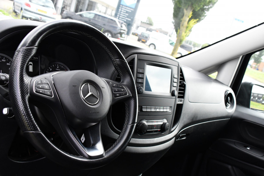 Mercedes-Benz Vito 116 CDI L2 Black Edition Cruise, Camera, Carplay, 164pk, Automaat, Sensoren, Trekhaak, Multimedia, LED, Stoelverwarming, Uniek!