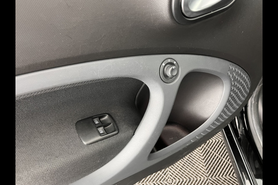 Smart Fortwo EQ Business Solution 18 kWh [3-Fase] ( SOH-93%) Aut. *PANO | LUXURY-LEATHER | NAVI-FULLMAP | CAMERA | HEATED-COMFORTSEATS | AIRCO | CRUISE | AMBIENT-LIGHT | 15''ALU*