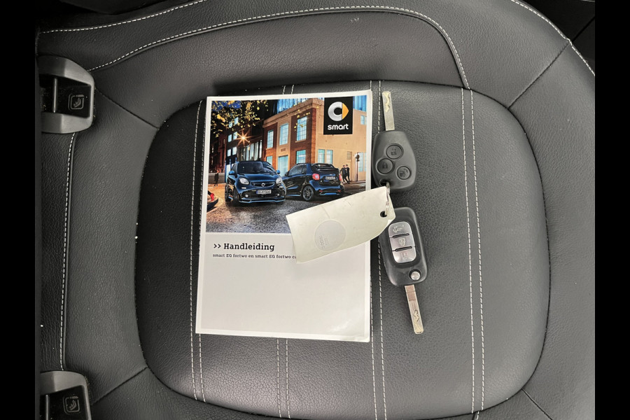 Smart Fortwo EQ Business Solution 18 kWh [3-Fase] ( SOH-93%) Aut. *PANO | LUXURY-LEATHER | NAVI-FULLMAP | CAMERA | HEATED-COMFORTSEATS | AIRCO | CRUISE | AMBIENT-LIGHT | 15''ALU*