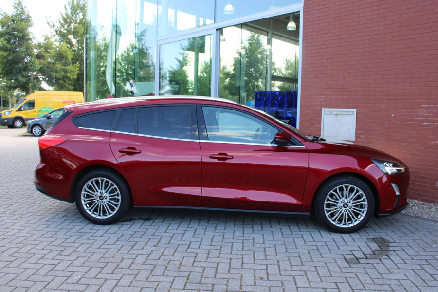 Ford FOCUS Wagon 1.0 EcoBoost 125 PK Titanium Business | Winterpack | 17 Inch Lichtmetalen Velgen | Privacy Glass | Electrische achterklep |Head Up | LED | Adaptieve Cruise Control | Camera | Navi | Climate Control