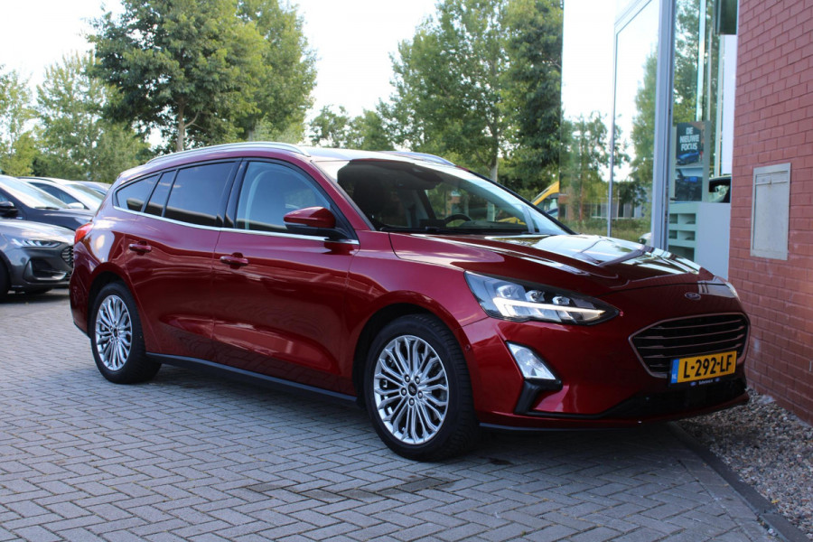 Ford FOCUS Wagon 1.0 EcoBoost 125 PK Titanium Business | Winterpack | 17 Inch Lichtmetalen Velgen | Privacy Glass | Electrische achterklep |Head Up | LED | Adaptieve Cruise Control | Camera | Navi | Climate Control