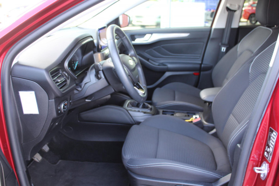 Ford FOCUS Wagon 1.0 EcoBoost 125 PK Titanium Business | Winterpack | 17 Inch Lichtmetalen Velgen | Privacy Glass | Electrische achterklep |Head Up | LED | Adaptieve Cruise Control | Camera | Navi | Climate Control