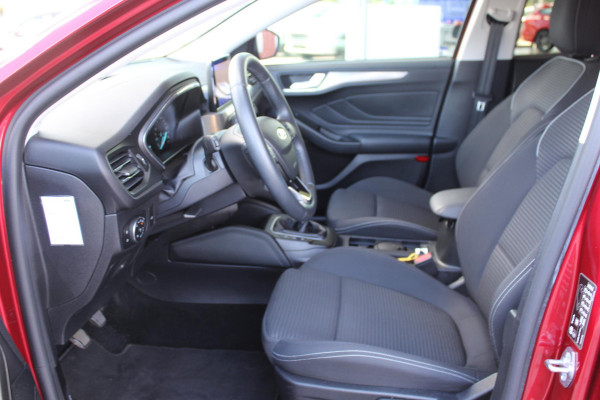 Ford FOCUS Wagon 1.0 EcoBoost 125 PK Titanium Business | Winterpack | 17 Inch Lichtmetalen Velgen | Privacy Glass | Electrische achterklep |Head Up | LED | Adaptieve Cruise Control | Camera | Navi | Climate Control