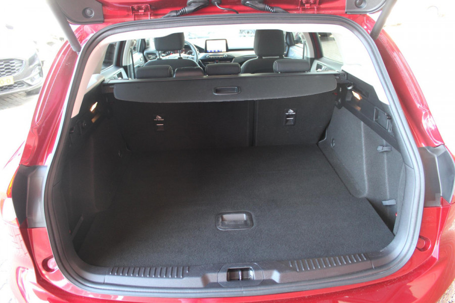 Ford FOCUS Wagon 1.0 EcoBoost 125 PK Titanium Business | Winterpack | 17 Inch Lichtmetalen Velgen | Privacy Glass | Electrische achterklep |Head Up | LED | Adaptieve Cruise Control | Camera | Navi | Climate Control