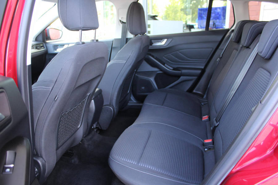 Ford FOCUS Wagon 1.0 EcoBoost 125 PK Titanium Business | Winterpack | 17 Inch Lichtmetalen Velgen | Privacy Glass | Electrische achterklep |Head Up | LED | Adaptieve Cruise Control | Camera | Navi | Climate Control
