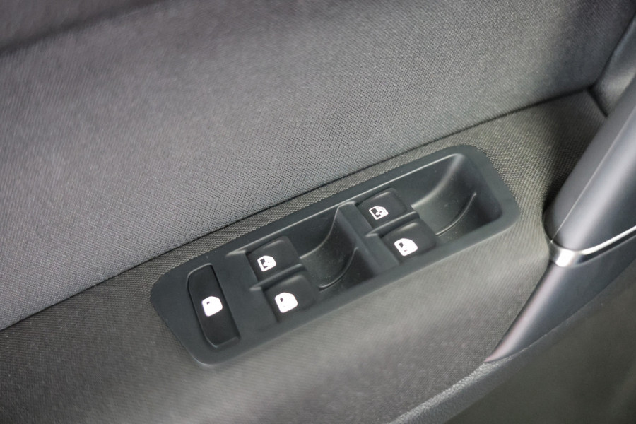 Volkswagen Golf Sportsvan 1.5 TSI ACT Highline IQ Drive ACC Navi Carplay Lane+Park Ass. Clima Stoelvw '19