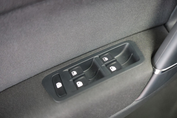 Volkswagen Golf Sportsvan 1.5 TSI ACT Highline IQ Drive ACC Navi Carplay Lane+Park Ass. Clima Stoelvw '19