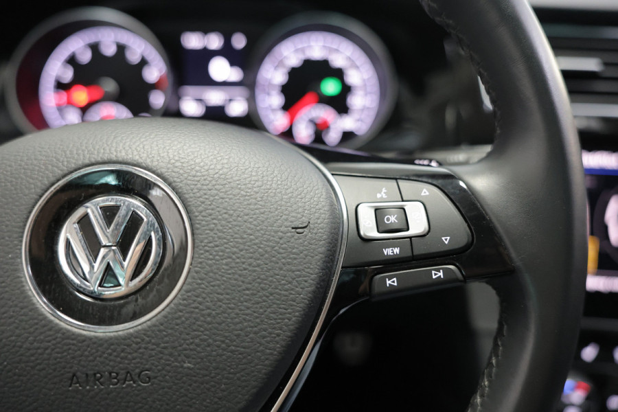 Volkswagen Golf 1.5 TSI Highline 9500 km IQ Panodak ACC Camera DHS PDC STOELVW '19
