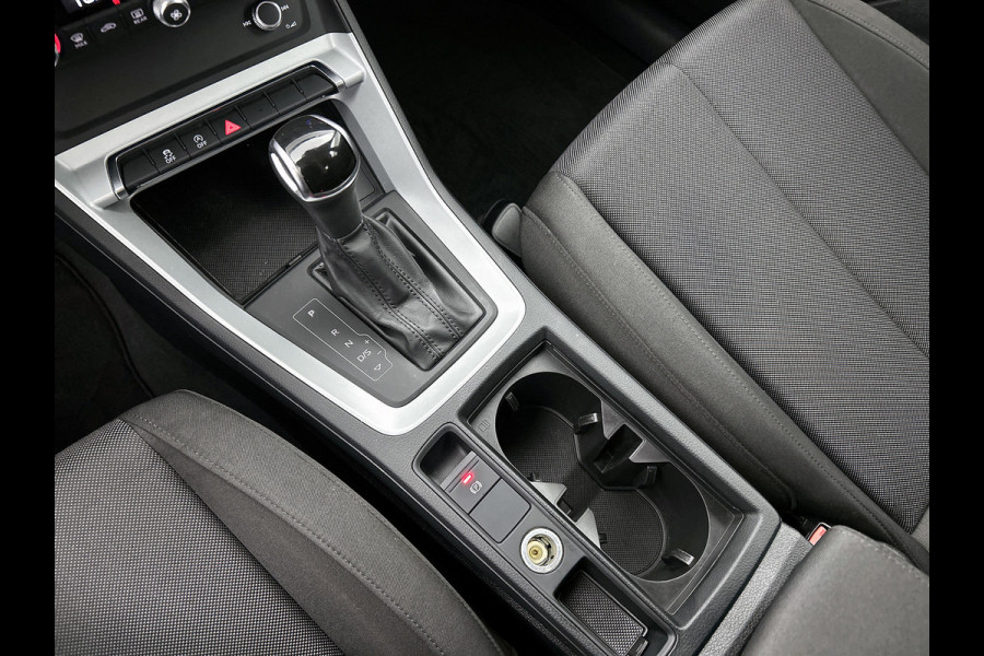 Audi Q3 35 TFSI Advanced edition Plus(Goed OnderH, Navi, Carplay, StoelV, Parkeersensoren, Digitale Tellers, Cruise Con, Etc)