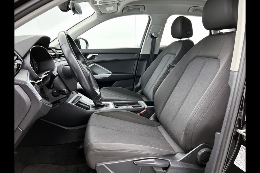 Audi Q3 35 TFSI Advanced edition Plus(Goed OnderH, Navi, Carplay, StoelV, Parkeersensoren, Digitale Tellers, Cruise Con, Etc)