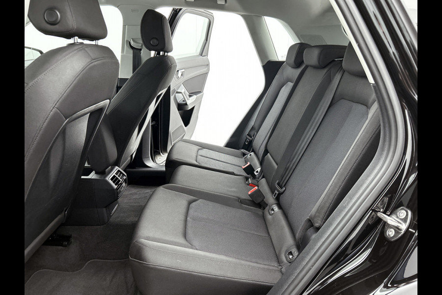 Audi Q3 35 TFSI Advanced edition Plus(Goed OnderH, Navi, Carplay, StoelV, Parkeersensoren, Digitale Tellers, Cruise Con, Etc)