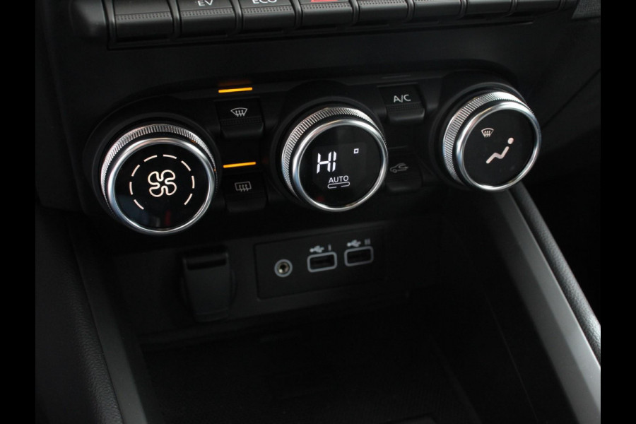 Mitsubishi Colt 1.6 HEV Automaat Intense Navigatie d.m.v. Apple Carplay/Android Auto Camera Climate Control Cruise Control Lichtmetalen velgen Extra Getint Glas Digitale Cockpit