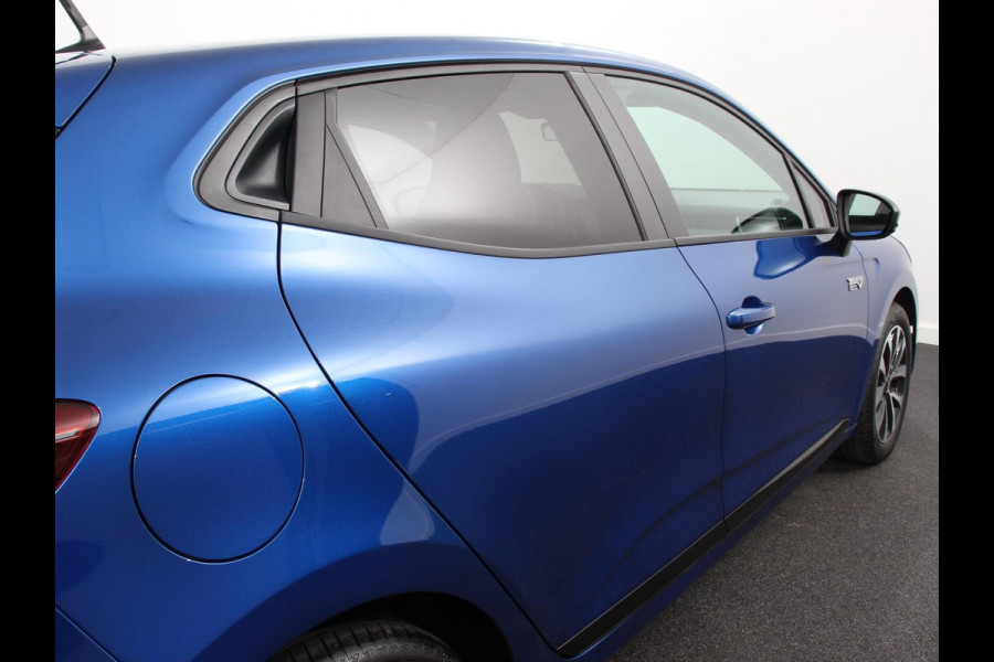 Mitsubishi Colt 1.6 HEV Automaat Intense Navigatie d.m.v. Apple Carplay/Android Auto Camera Climate Control Cruise Control Lichtmetalen velgen Extra Getint Glas Digitale Cockpit