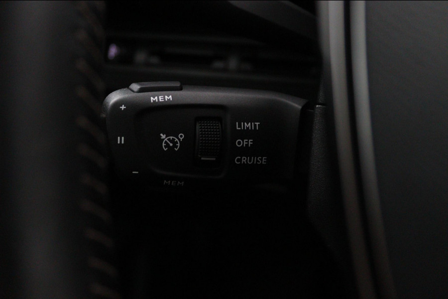 Peugeot 3008 1.2 PureTech Bleu*NAVI*ECC*CRUISE*CAMERA*CARPLAY* Peugeot 3008 1.2 PureTech Bleu*NAVI*ECC*CRUISE*CAMERA*CARPLAY*