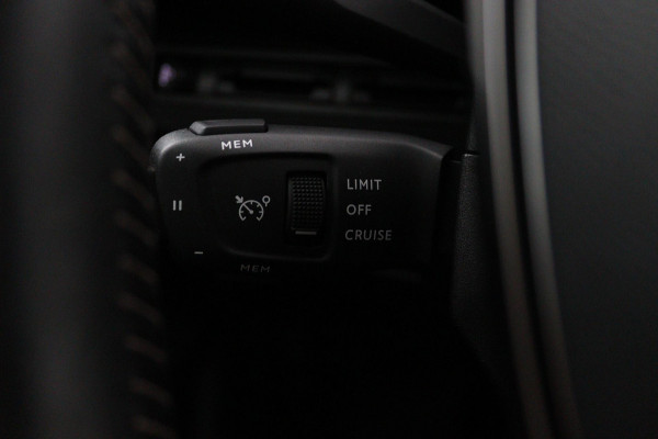Peugeot 3008 1.2 PureTech Bleu*NAVI*ECC*CRUISE*CAMERA*CARPLAY* Peugeot 3008 1.2 PureTech Bleu*NAVI*ECC*CRUISE*CAMERA*CARPLAY*