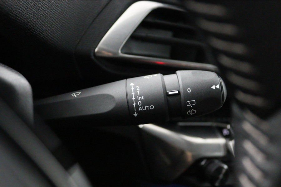 Peugeot 3008 1.2 PureTech Bleu*NAVI*ECC*CRUISE*CAMERA*CARPLAY* Peugeot 3008 1.2 PureTech Bleu*NAVI*ECC*CRUISE*CAMERA*CARPLAY*