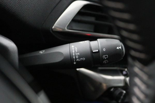 Peugeot 3008 1.2 PureTech Bleu*NAVI*ECC*CRUISE*CAMERA*CARPLAY* Peugeot 3008 1.2 PureTech Bleu*NAVI*ECC*CRUISE*CAMERA*CARPLAY*